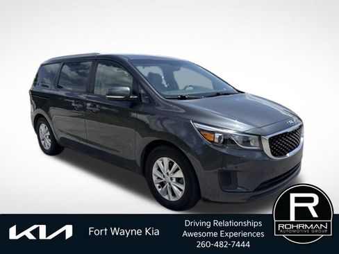 Used 2017 Kia Sedona LX w/ LX Essentials Premium Package FWD image 9