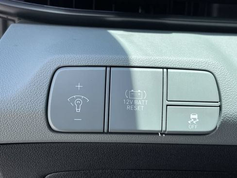 New 2025 Hyundai Elantra Limited FWD image 28
