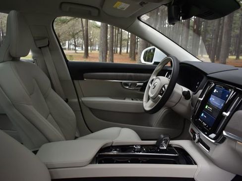 New 2024 Volvo S90 B6 Plus image 23