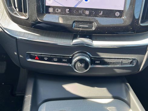 Used 2025 Volvo XC60 B5 Plus AWD/4WD image 13