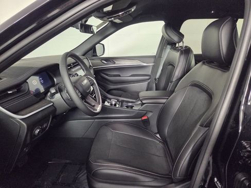 New 2026 Jeep Grand Cherokee Altitude image 8