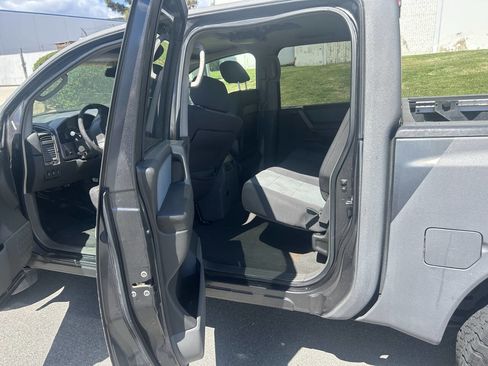 Used 2005 Nissan Titan SE w/ (R02) SE Off-Road Pkg image 6