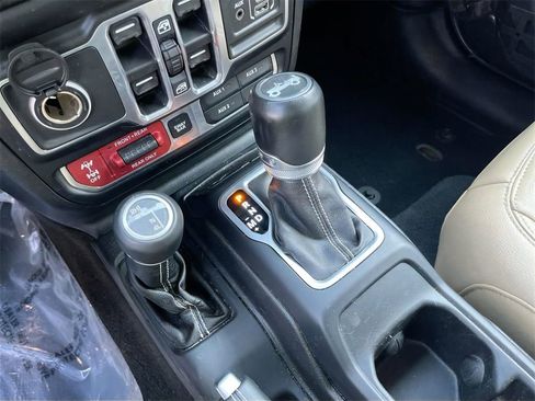Used 2018 Jeep Wrangler Unlimited Rubicon AWD/4WD image 17