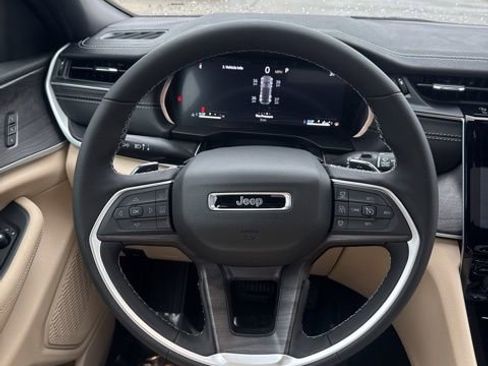 New 2025 Jeep Grand Cherokee Limited w/ Trailer Tow Package image 13