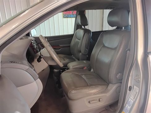 Used 2004 Toyota Sienna XLE image 11