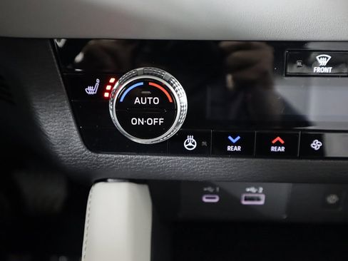 New 2025 Mitsubishi Outlander SEL image 55