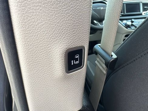Used 2023 Chrysler Voyager LX FWD image 16
