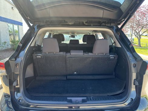 Used 2021 Toyota Highlander LE image 15