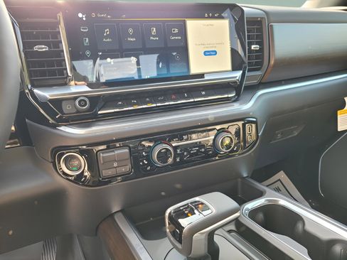New 2026 Chevrolet Silverado 1500 High Country w/ High Country Premium Package AWD/4WD image 8