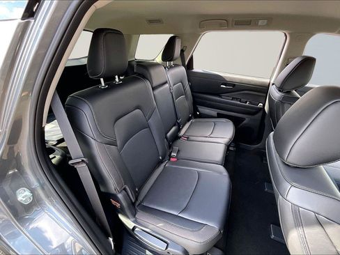 New 2026 Nissan Pathfinder SL FWD image 10