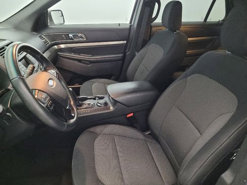 Used 2018 Ford Explorer XLT image 17