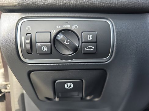 Used 2017 Volvo XC60 T6 R-Design w/ Climate Package image 30