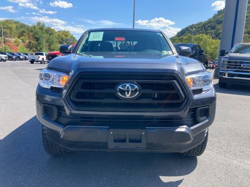 Used 2022 Toyota Tacoma SR image 2