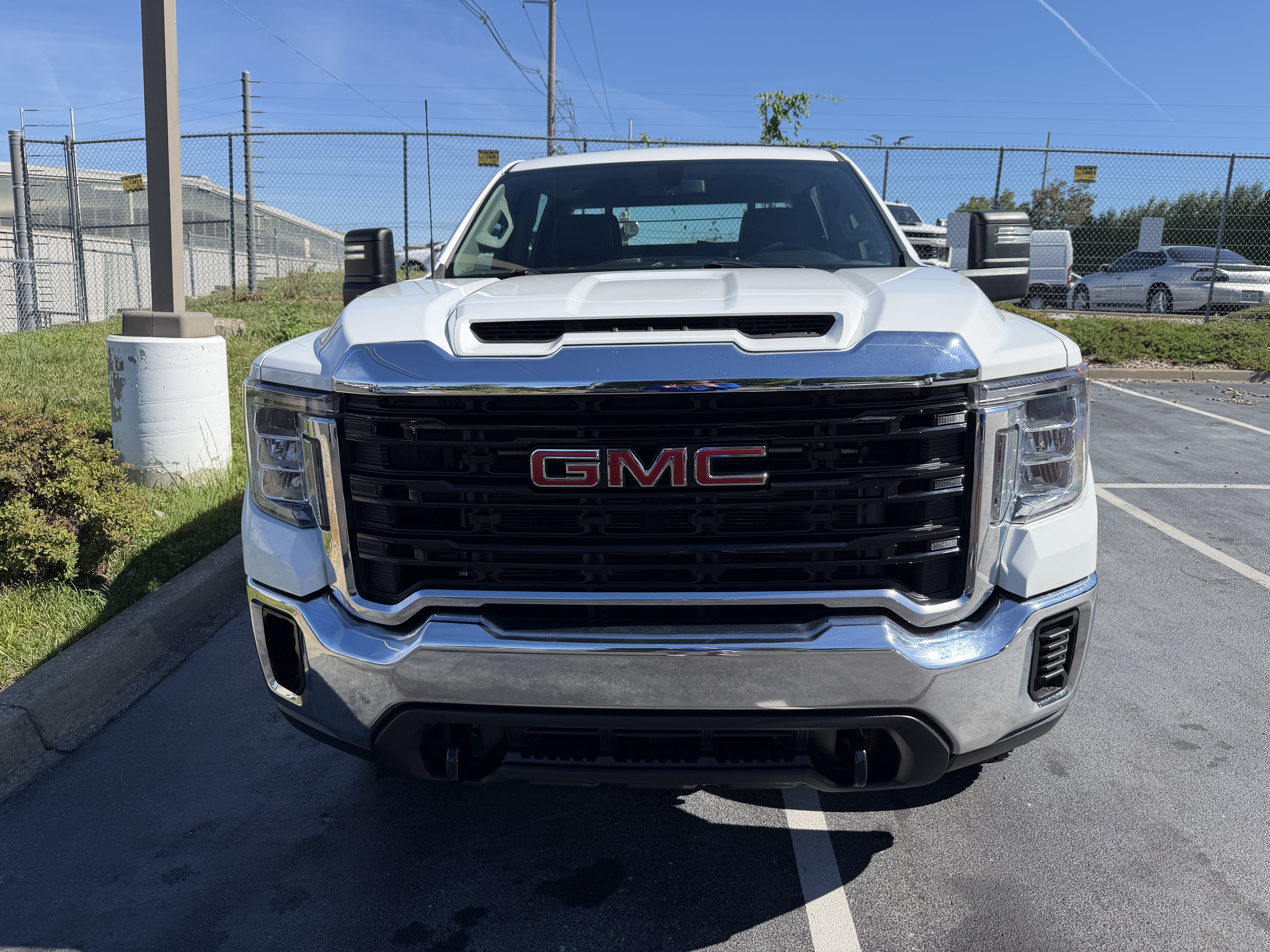 Used 2022 GMC Sierra 2500 Pro w/ Fleet Convenience Package AWD/4WD image 3