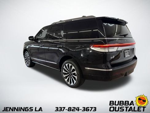 Used 2024 Lincoln Navigator Reserve AWD/4WD image 3