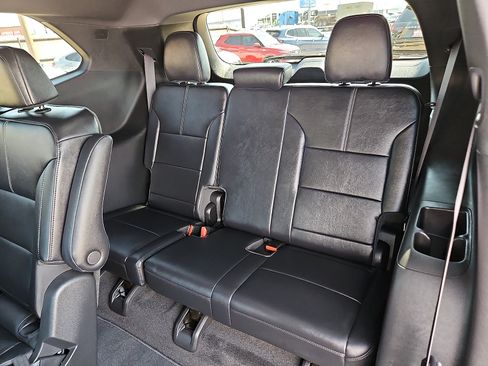 Used 2025 GMC Acadia Elevation w/ Elevation Premium Package FWD image 11