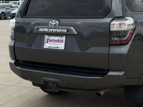 Used 2017 Toyota 4Runner SR5 Premium RWD image 8