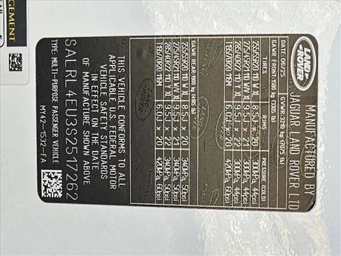 New 2025 Land Rover Discovery Dynamic SE image 19