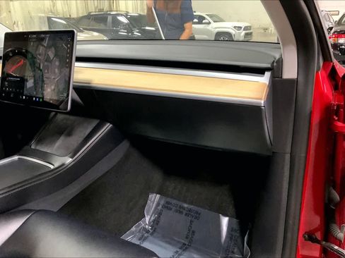 Used 2021 Tesla Model Y Long Range image 18