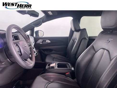 Used 2023 Chrysler Pacifica Touring-L w/ S Appearance Package image 13