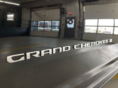 New 2025 Jeep Grand Cherokee L Limited image 16