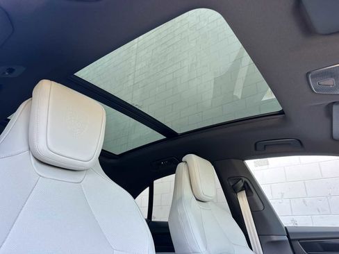 New 2026 Porsche Macan Electric image 17