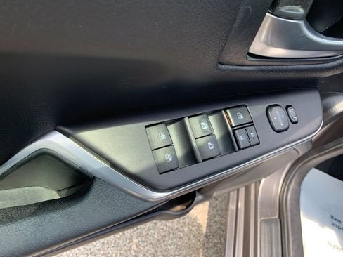 Used 2017 Toyota Camry SE FWD image 13