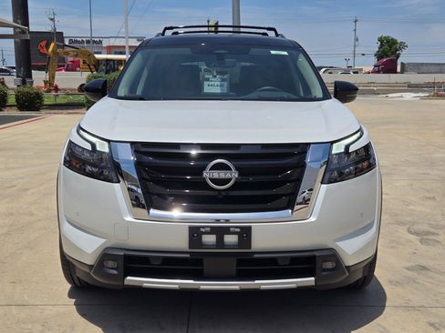 Used 2025 Nissan Pathfinder Platinum w/ Cargo Package FWD image 2