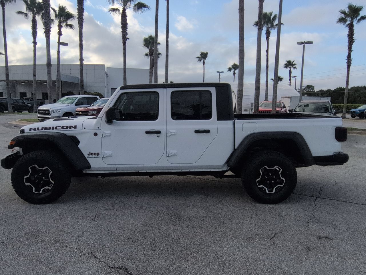 Used 2022 Jeep Gladiator Rubicon w/ LED Lighting Group AWD/4WD image 7