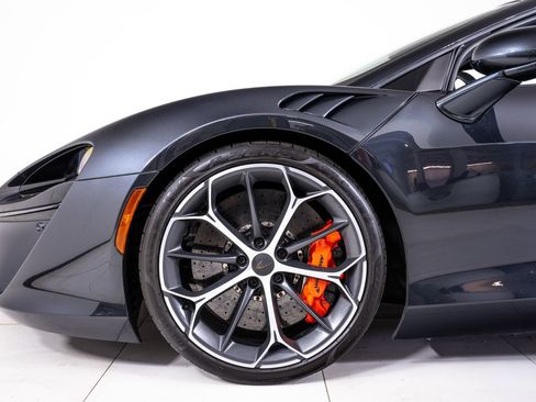Used 2025 McLaren Artura RWD image 14