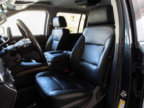 Used 2019 Chevrolet Suburban LT w/ Luxury Package AWD/4WD image 16