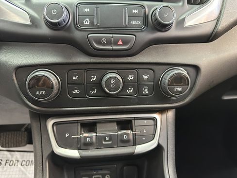 Used 2024 GMC Terrain SLT image 23