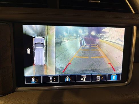 Used 2021 GMC Yukon Denali w/ Denali Premium Package image 18