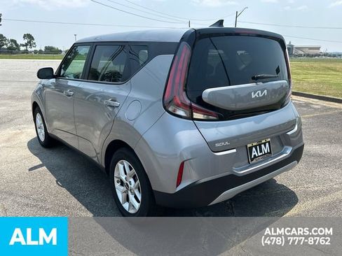 Used 2025 Kia Soul LX w/ LX Technology Package FWD image 8