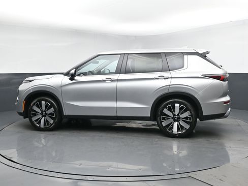 New 2026 Mitsubishi Outlander SE image 4