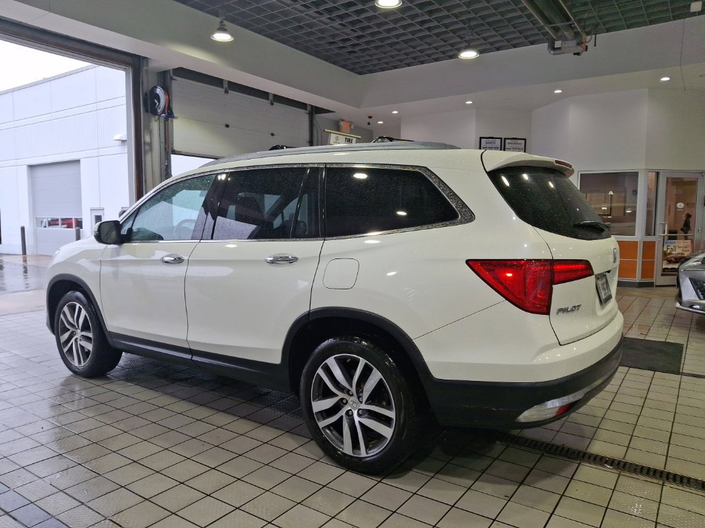 Used 2017 Honda Pilot Touring image 3