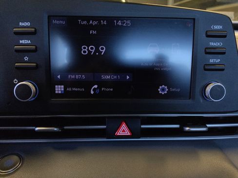 Used 2022 Hyundai Elantra SEL image 25