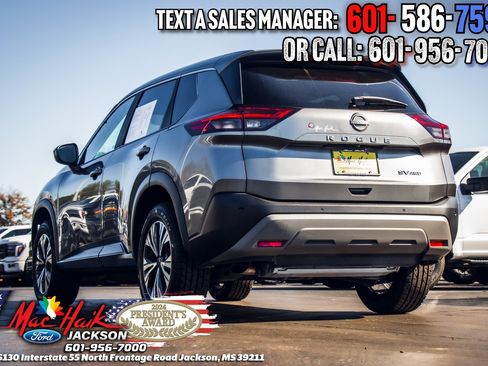 Used 2023 Nissan Rogue SV image 4