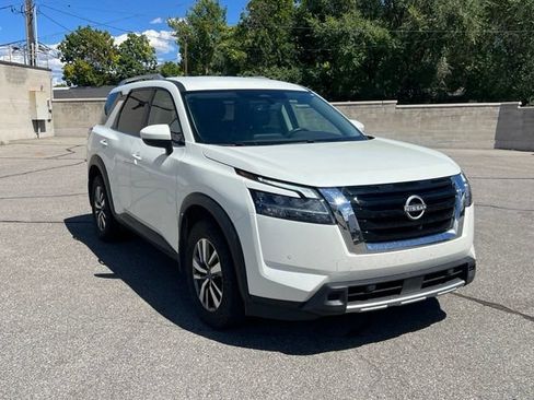 Used 2024 Nissan Pathfinder SL AWD/4WD image 11