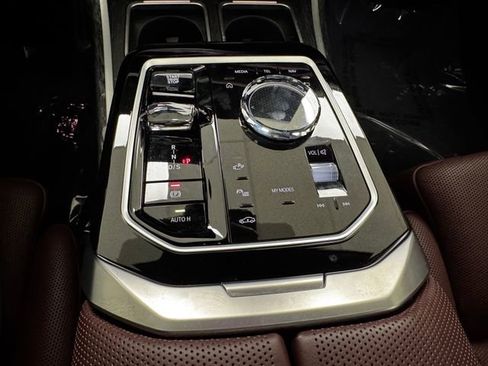 Used 2023 BMW 760i xDrive w/ Executive Package image 20