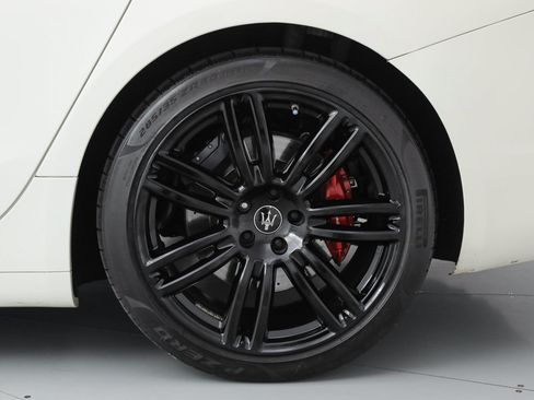Certified 2023 Maserati Ghibli Modena RWD image 22