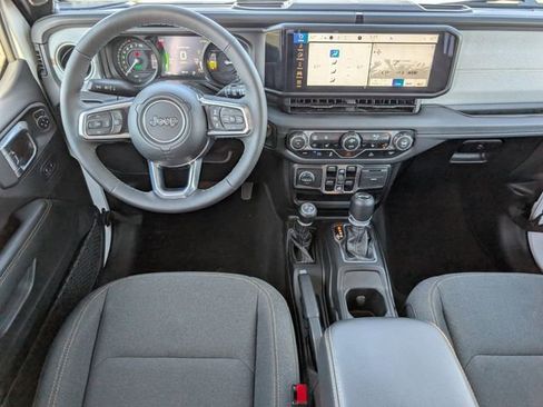 Used 2025 Jeep Wrangler Unlimited Sahara AWD/4WD image 6