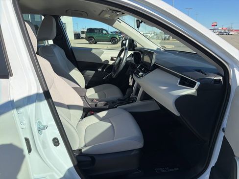 Used 2025 Toyota Corolla Cross L image 20