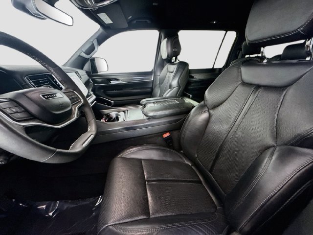 Used 2024 Jeep Wagoneer L Series II w/ Flexible Seating Group RWD image 21