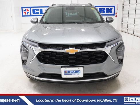 Used 2026 Chevrolet Trax LT w/ Driver Confidence Package FWD image 2