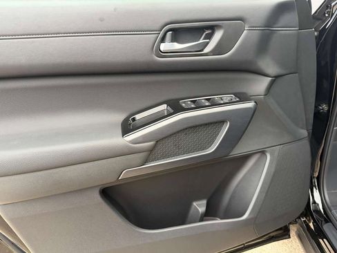 New 2026 Nissan Pathfinder SL FWD image 18