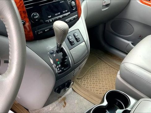 Used 2010 Toyota Sienna image 13