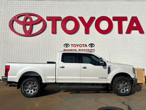 Used 2019 Ford F250 Lariat w/ Chrome Package image 4