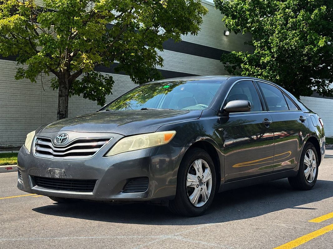 Used 2010 Toyota Camry LE FWD image 1