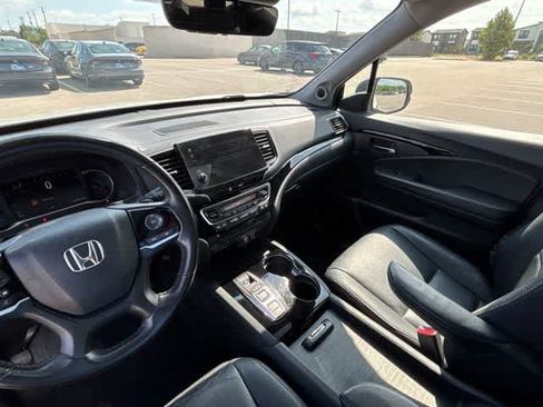 Used 2021 Honda Pilot Touring image 19
